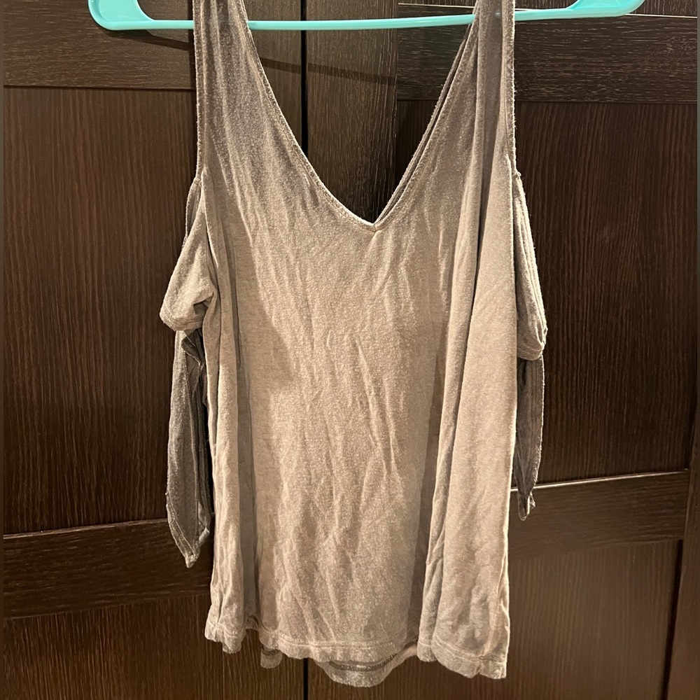 Womens Dark gray cold shoulder soft tee! Size Med